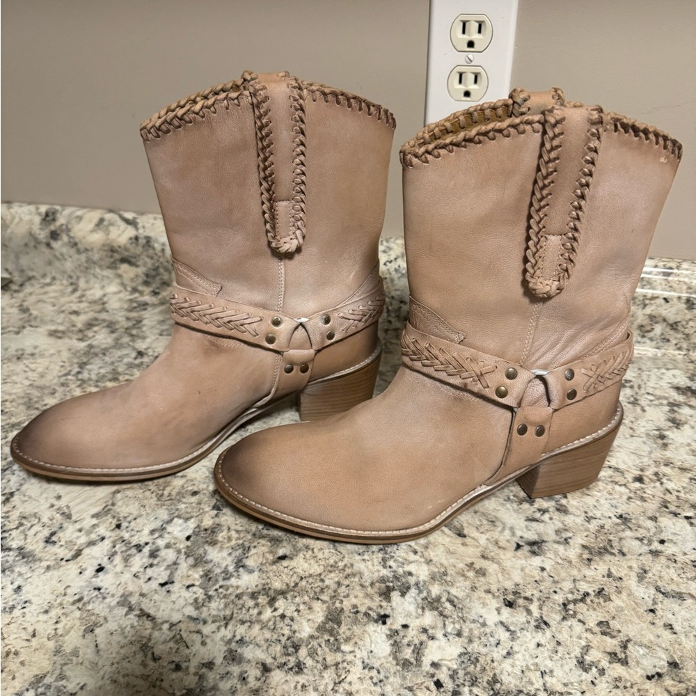 DIBA.True Tan Heeled Boots